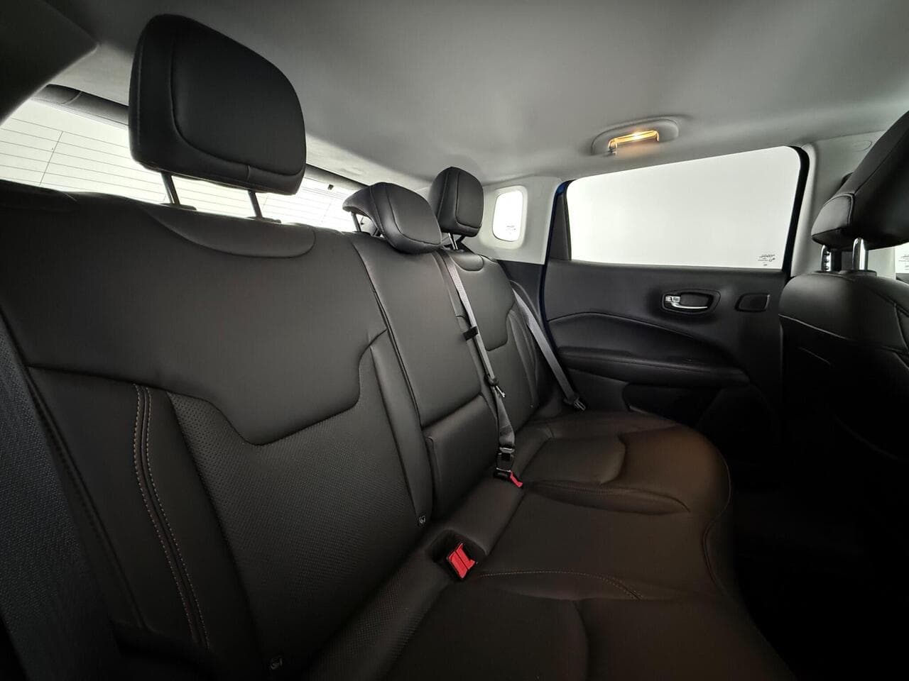 JEEP Compass thumbnail Seats Rear
