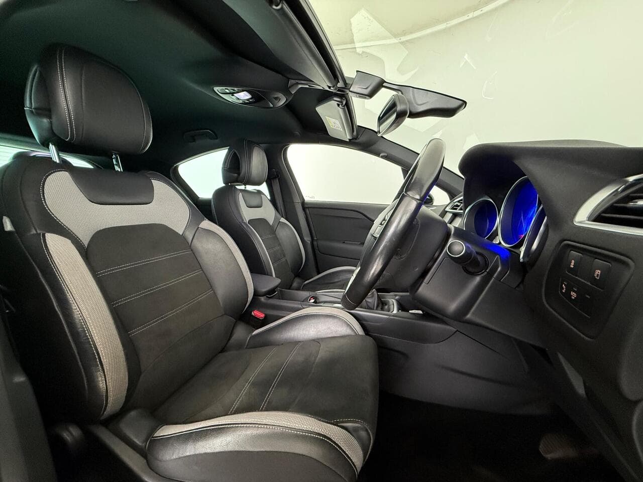 DS 4 thumbnail Seat Driver