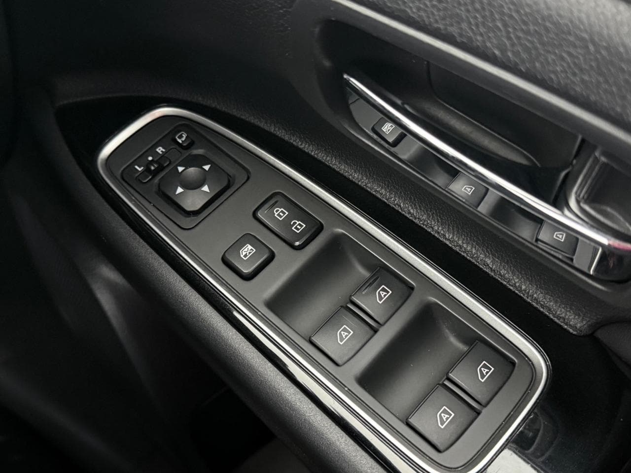 MITSUBISHI Outlander thumbnail Misc Controls