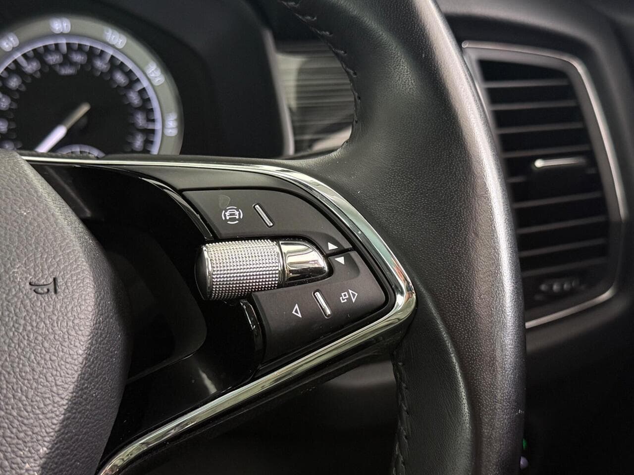 SKODA Kodiaq thumbnail Misc Controls
