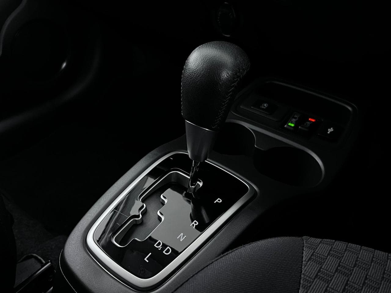 MITSUBISHI MIRAGE thumbnail Interior Front