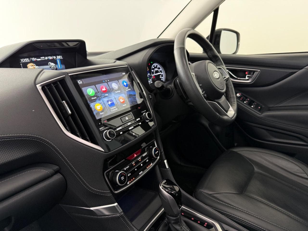 SUBARU Forester thumbnail Interior Front