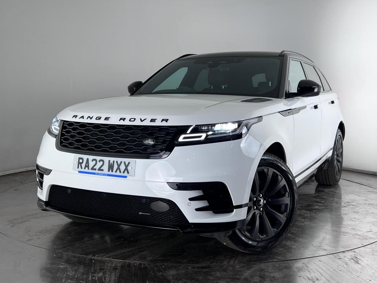 LAND ROVER RANGE ROVER VELAR thumbnail Front Left