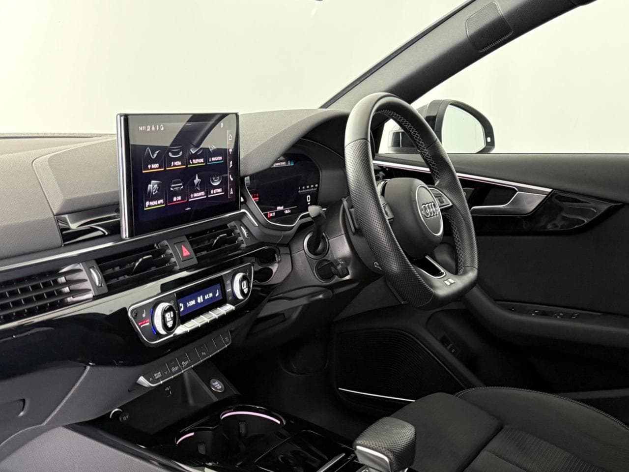 AUDI A4 thumbnail Interior Front