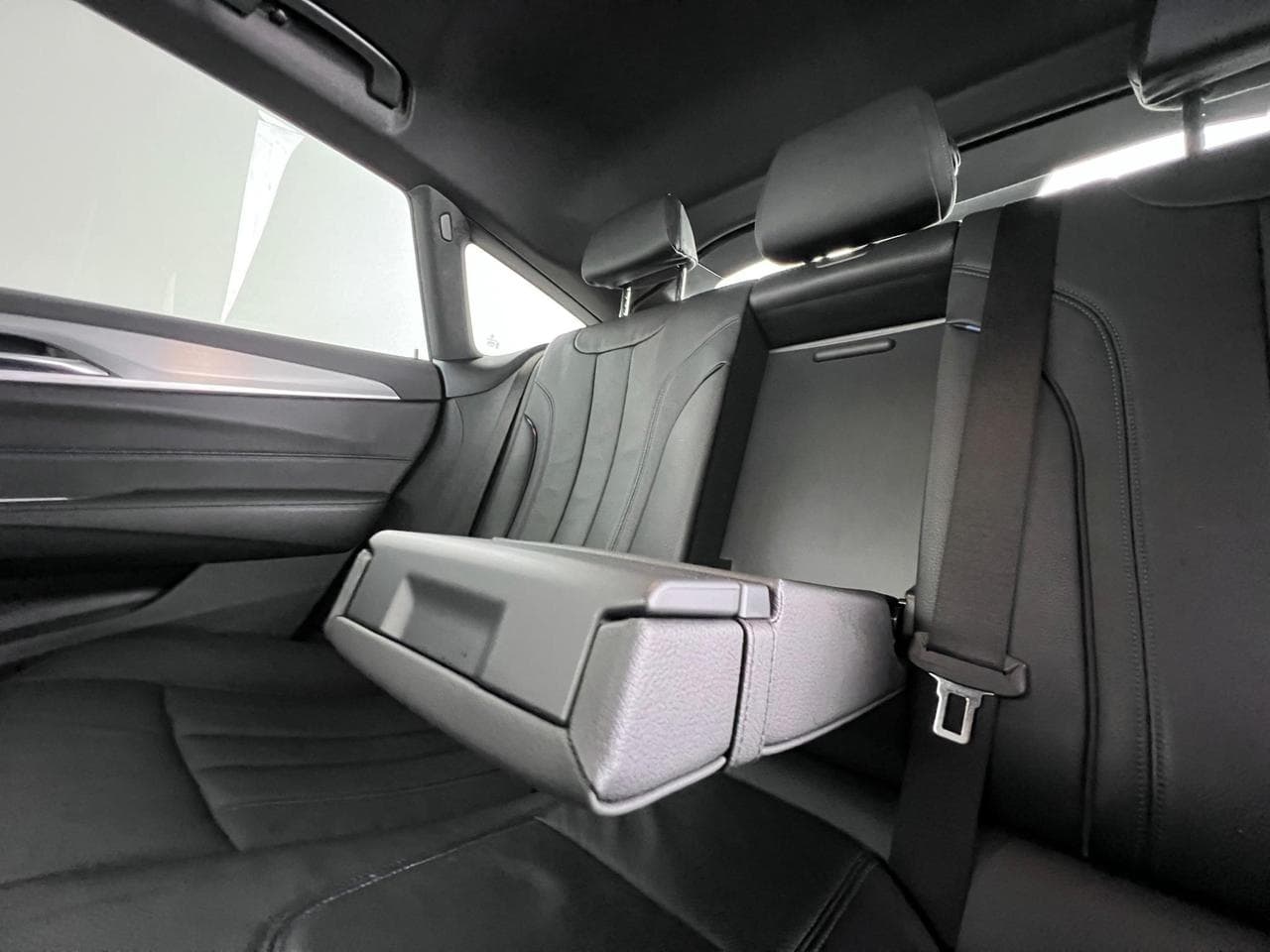 BMW 6 SERIES thumbnail Seats Rear
