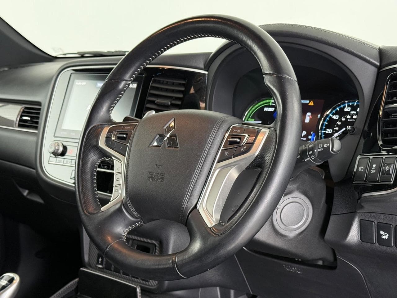 Mitsubishi Outlander thumbnail Steering Wheel