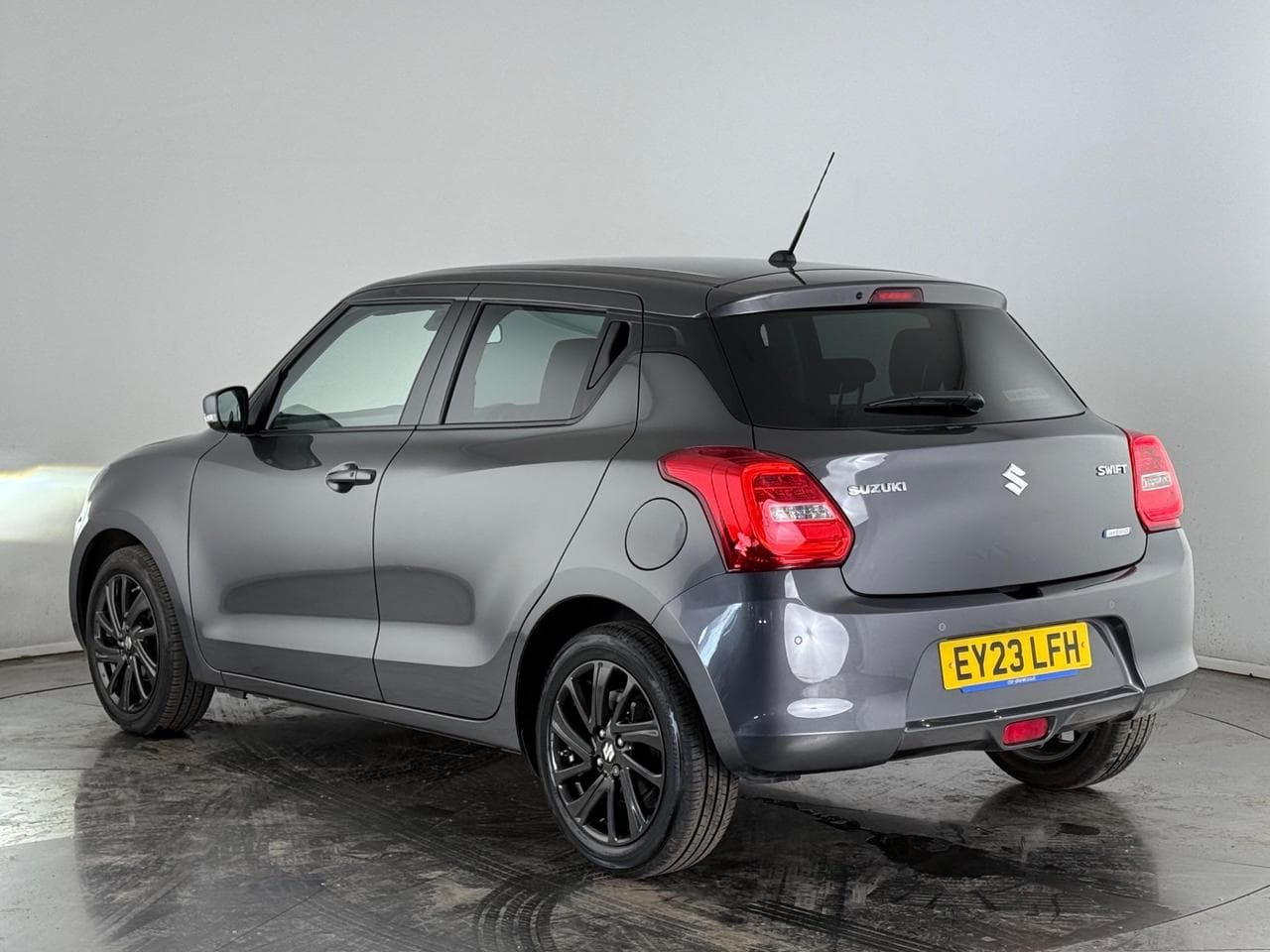 SUZUKI Swift thumbnail Rear Left
