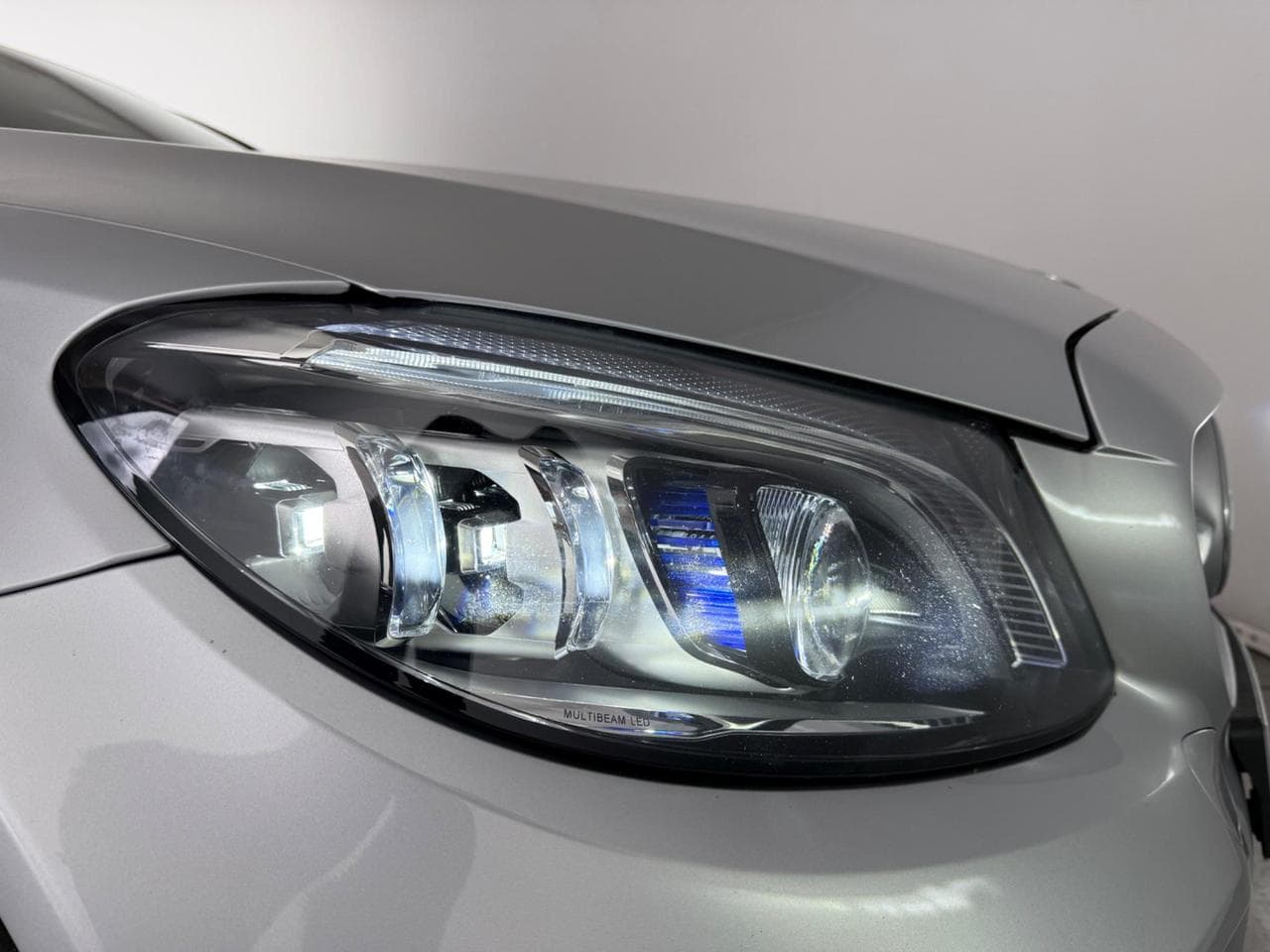 MERCEDES-BENZ C-Class thumbnail Lights Front