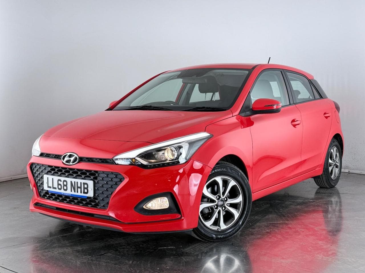 HYUNDAI i20 thumbnail Front Left