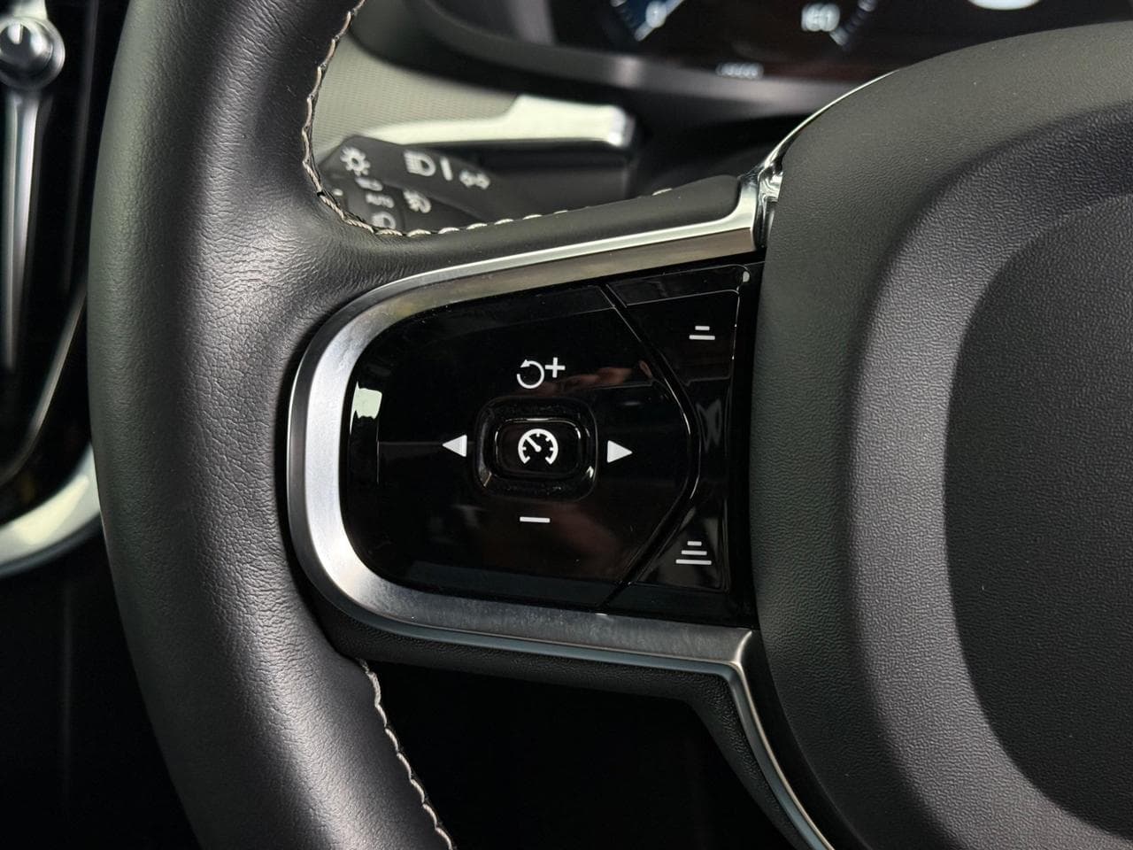 VOLVO S60 thumbnail Misc Controls