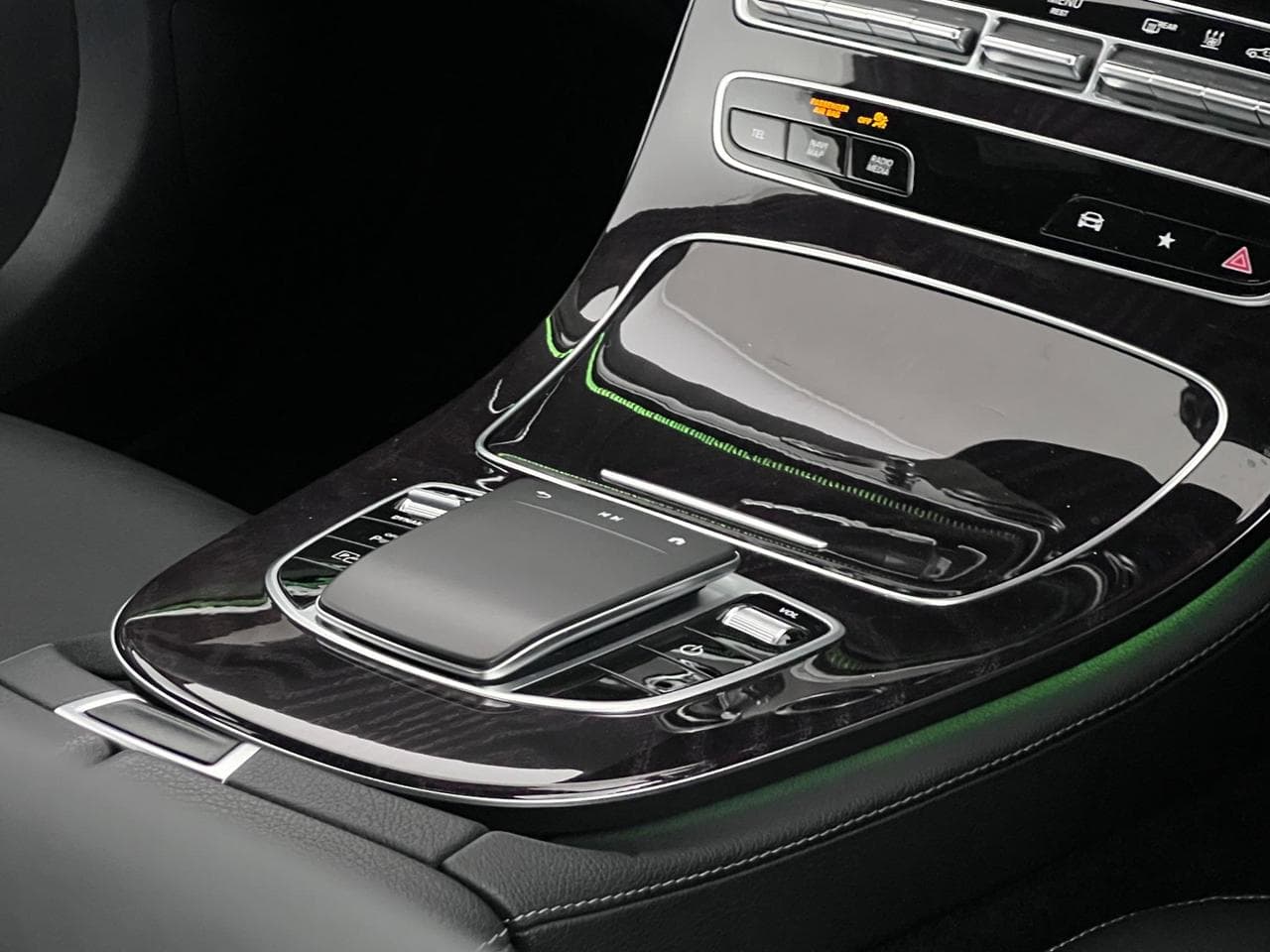 MERCEDES-BENZ E-CLASS thumbnail Interior Front