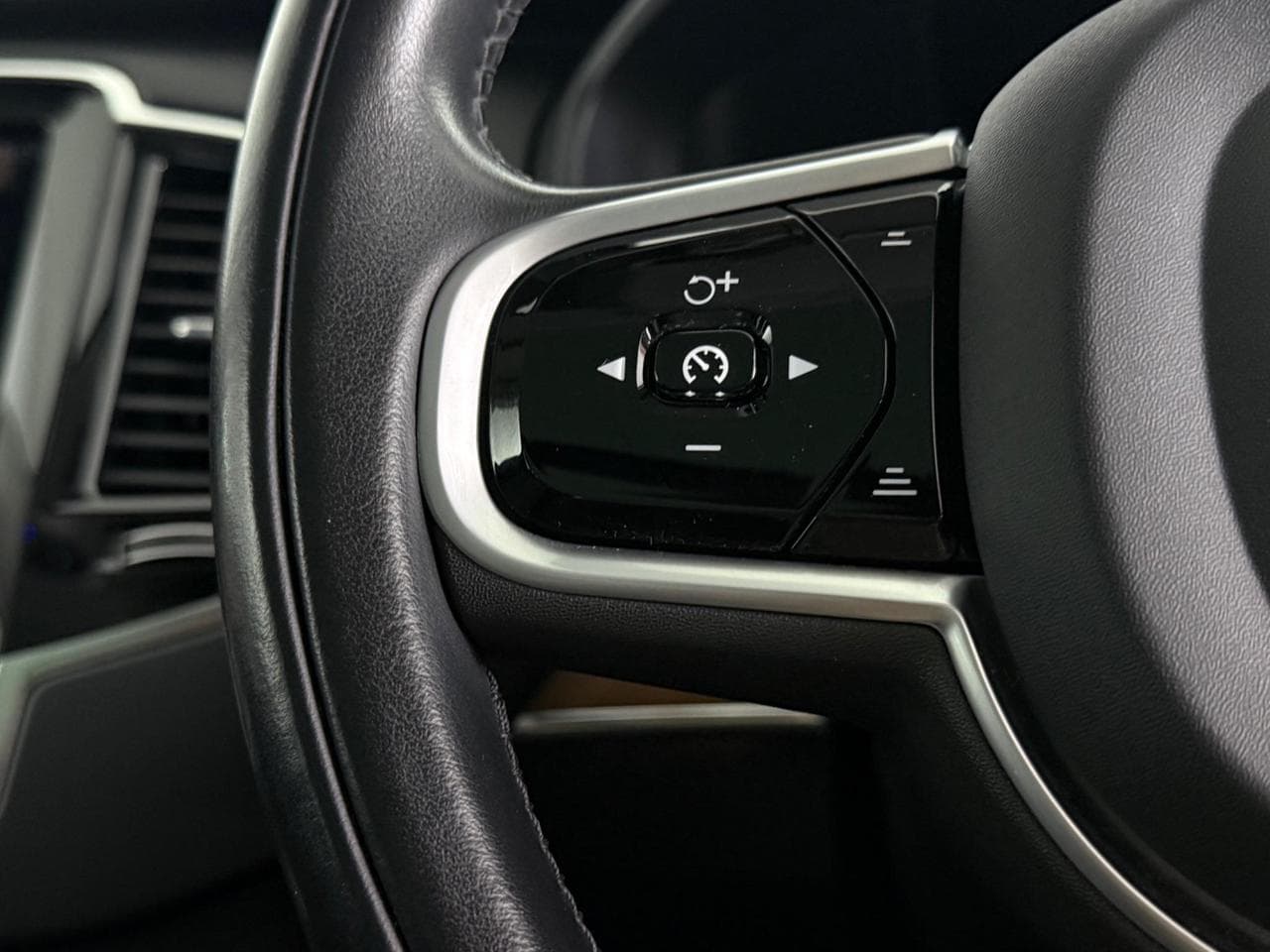 VOLVO XC90 thumbnail Misc Controls