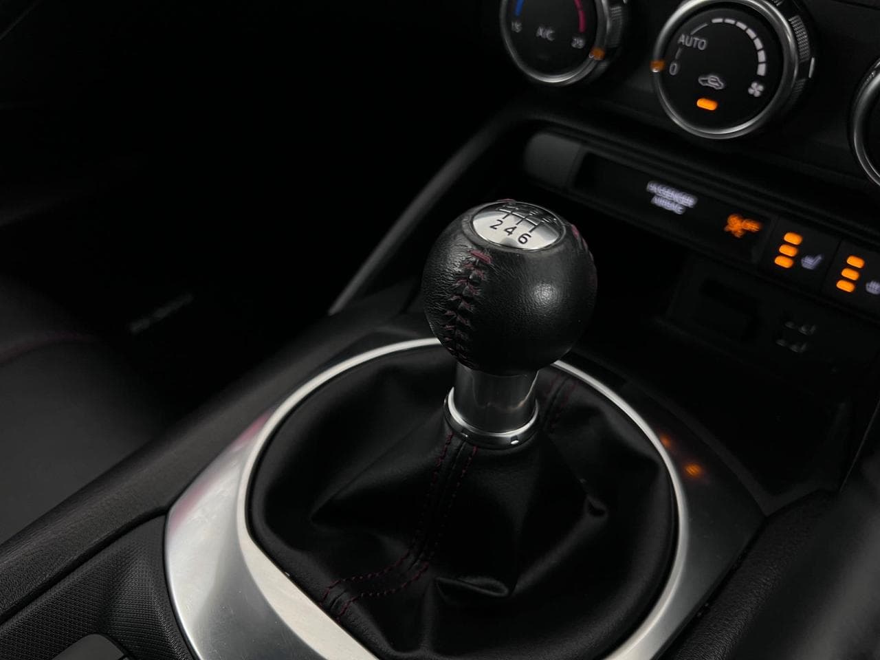 MAZDA MX-5 thumbnail Interior Front