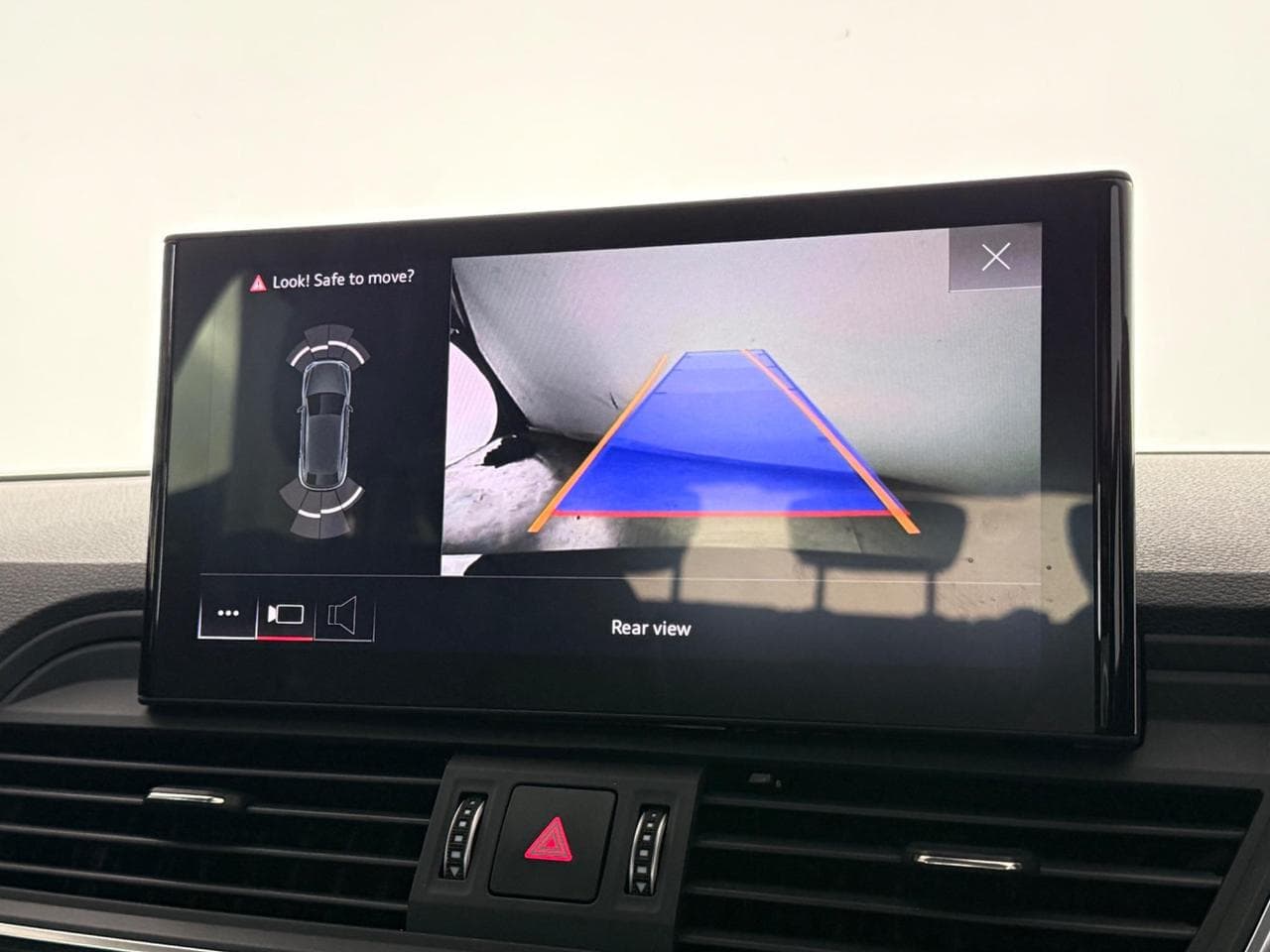 AUDI Q5 thumbnail Infotainment System