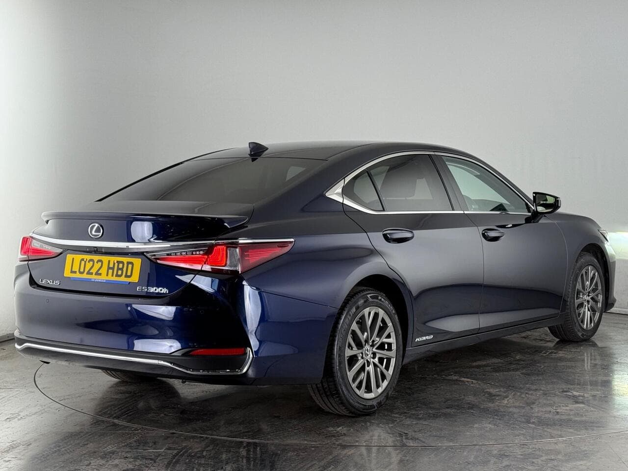 LEXUS ES thumbnail Rear Right