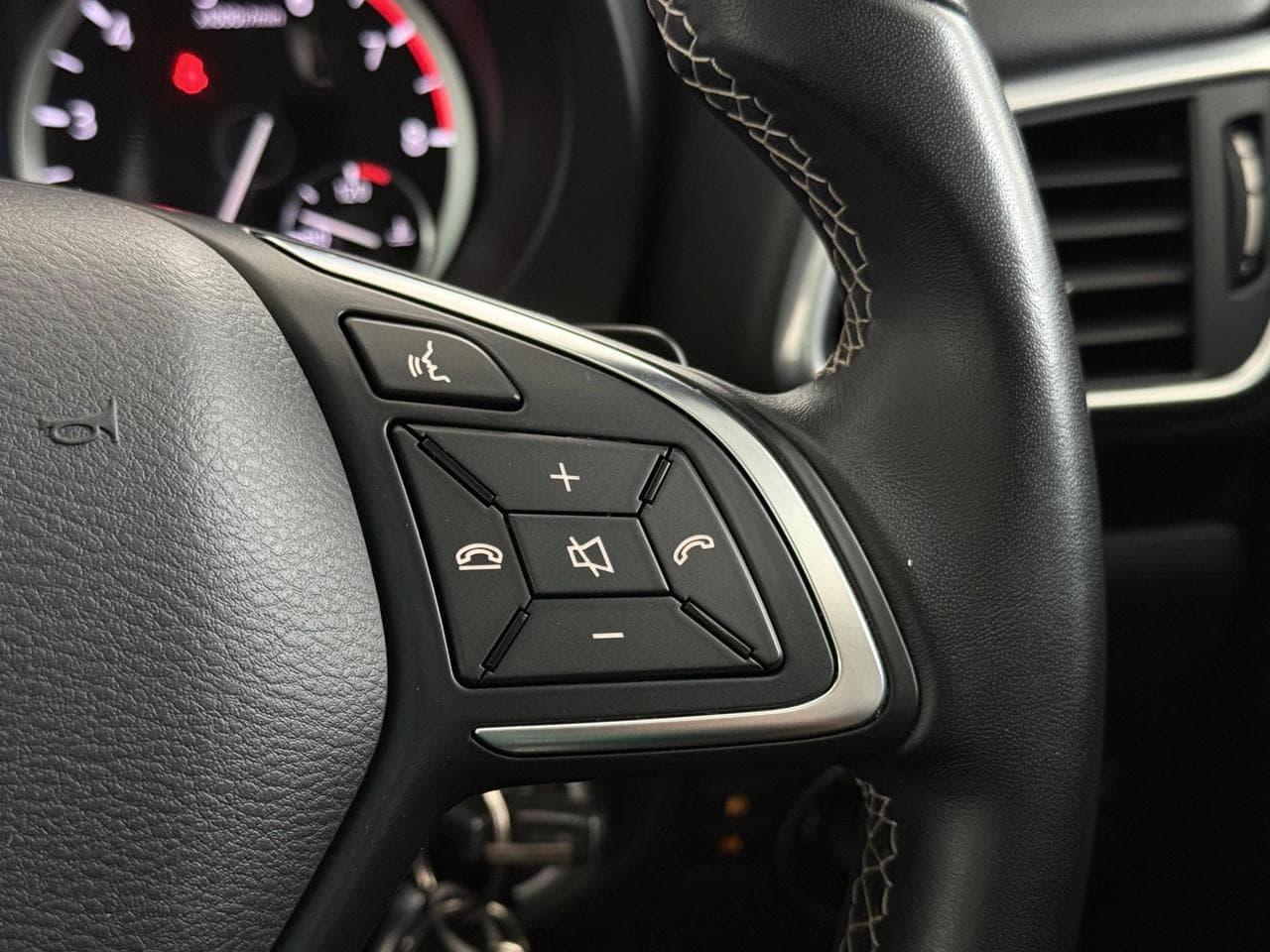 INFINITI Q30 thumbnail Misc Controls