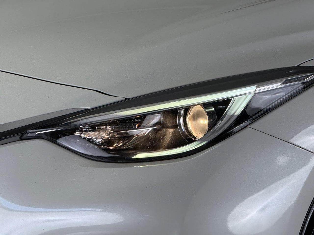INFINITI Q30 thumbnail Lights Front