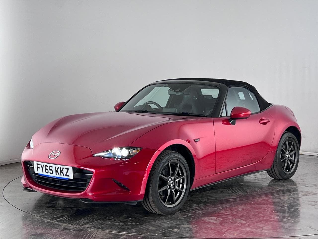 MAZDA MX-5 thumbnail Front Left