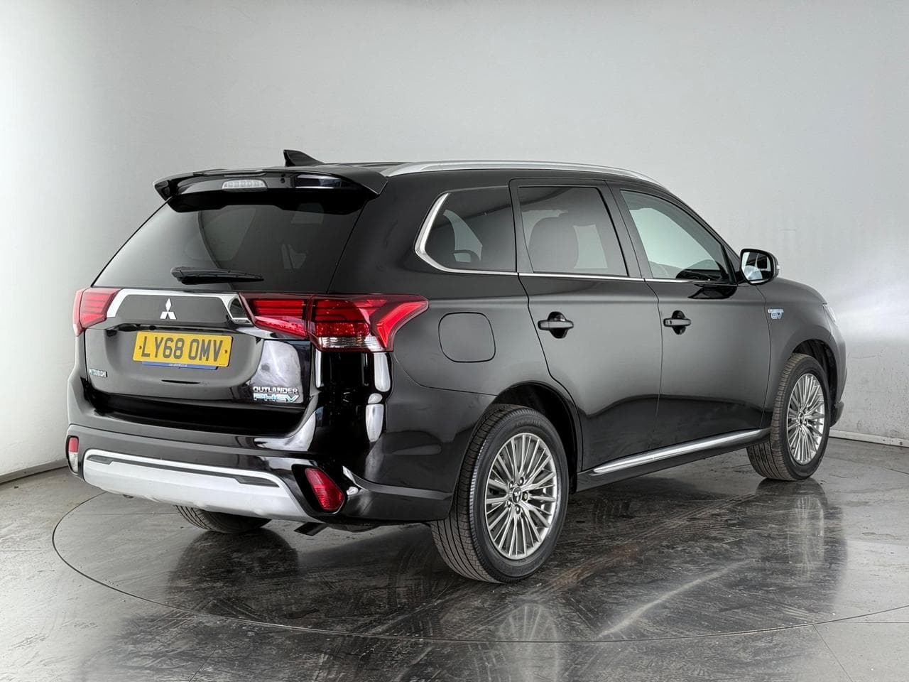 MITSUBISHI OUTLANDER thumbnail Rear Right