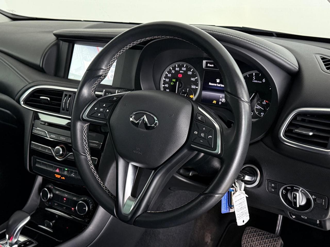 INFINITI Q30 thumbnail Steering Wheel