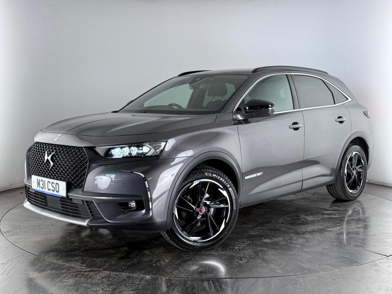DS 7 Crossback thumbnail Front Left