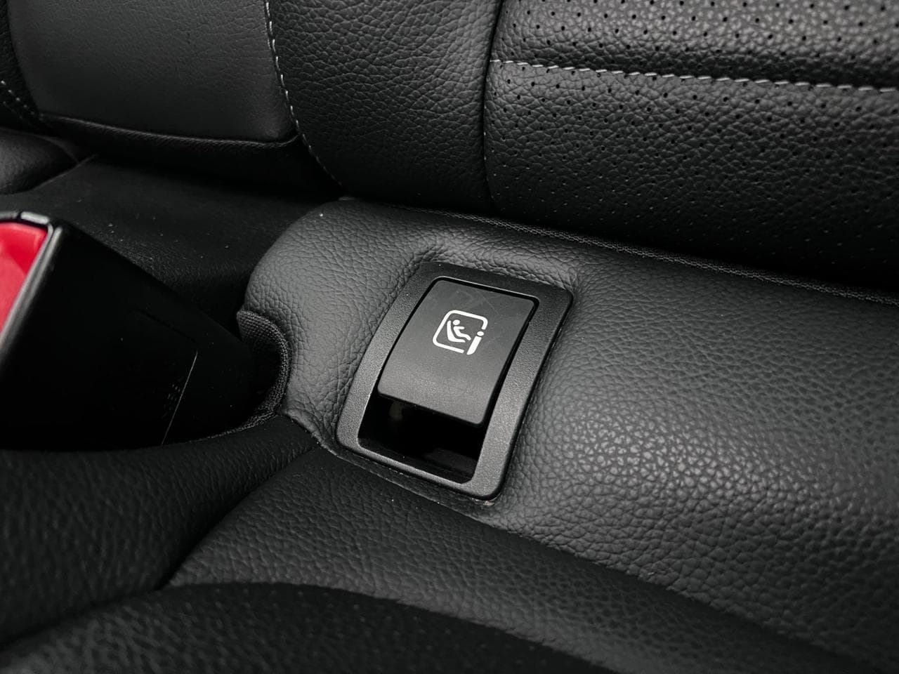 MERCEDES-BENZ C-Class thumbnail Misc Controls