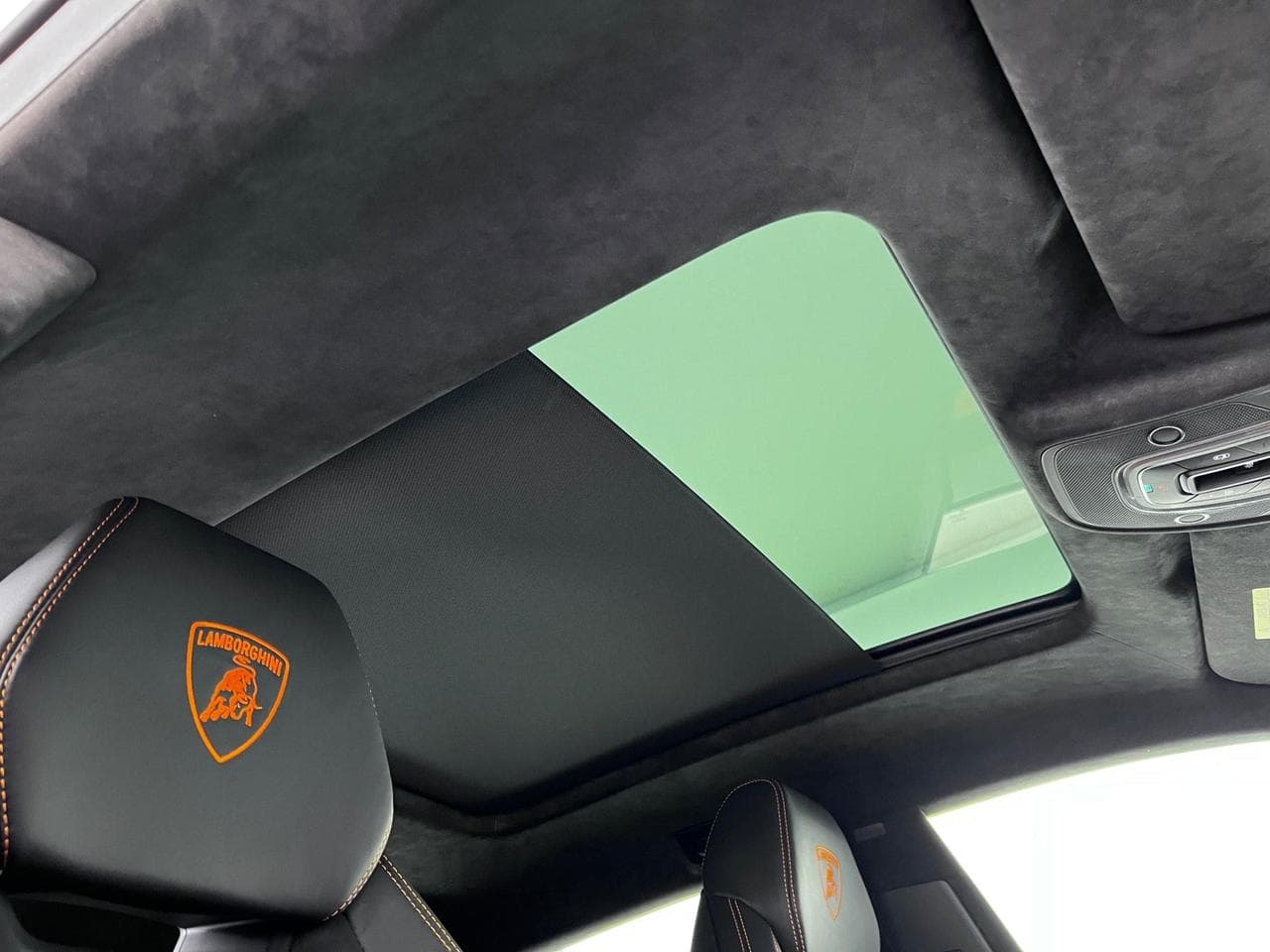 LAMBORGHINI Urus thumbnail Inconclusive