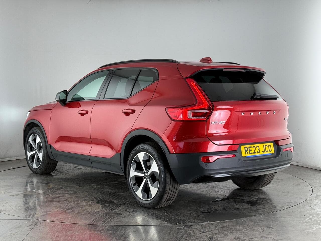 VOLVO XC40 thumbnail Rear Left