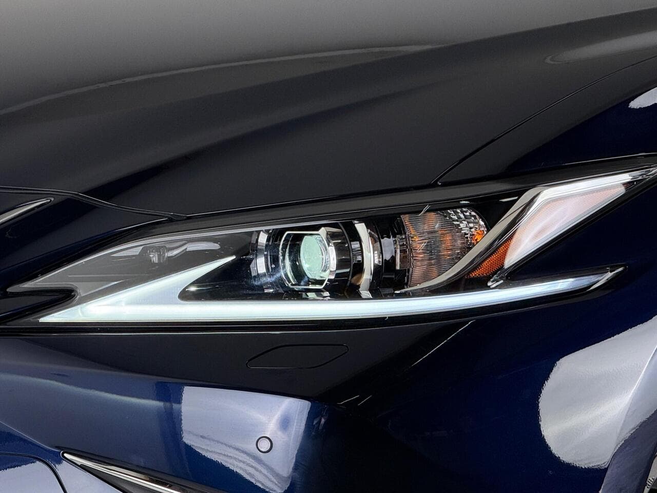 LEXUS ES thumbnail Roof