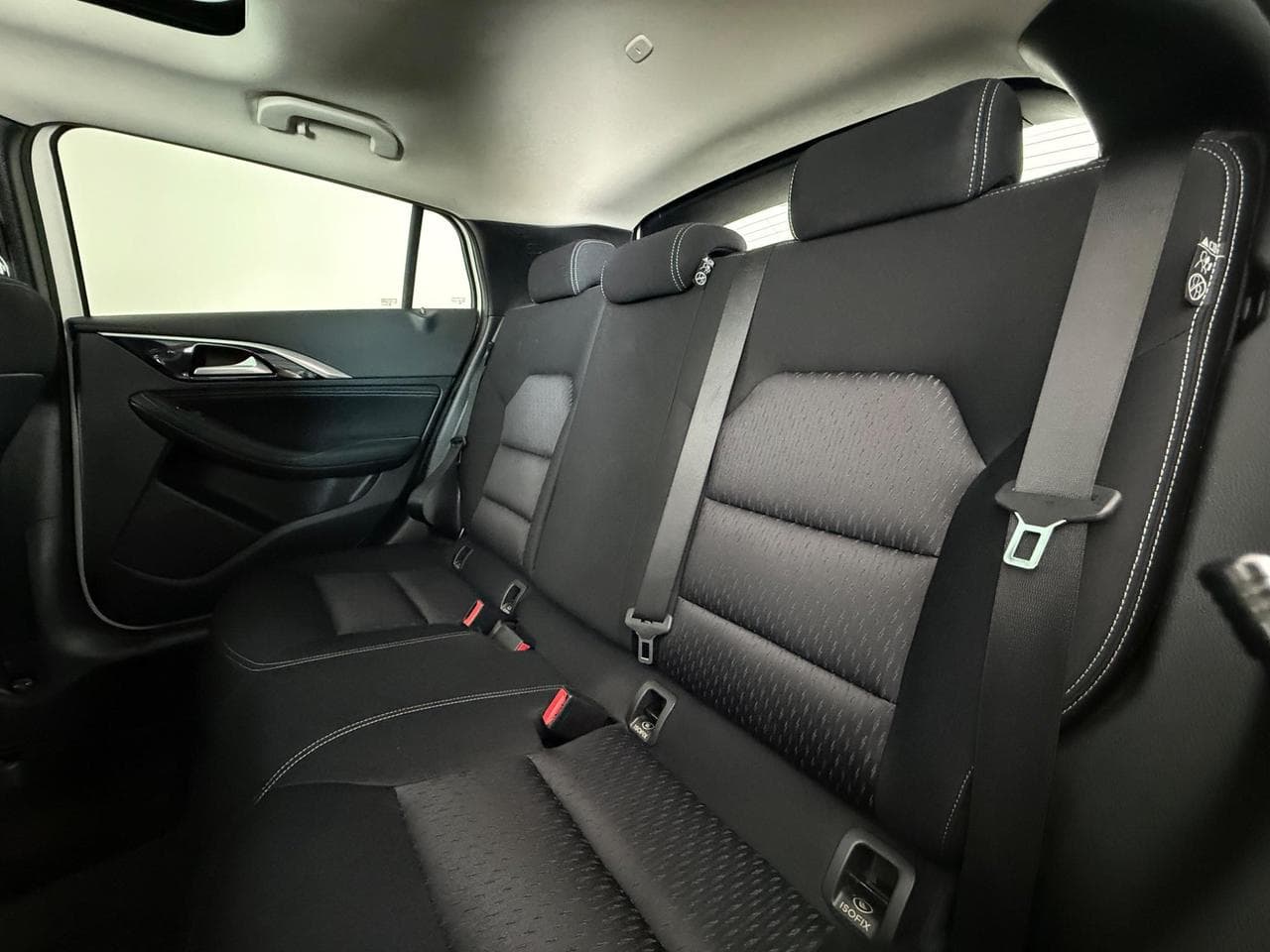 INFINITI Q30 thumbnail Seats Rear