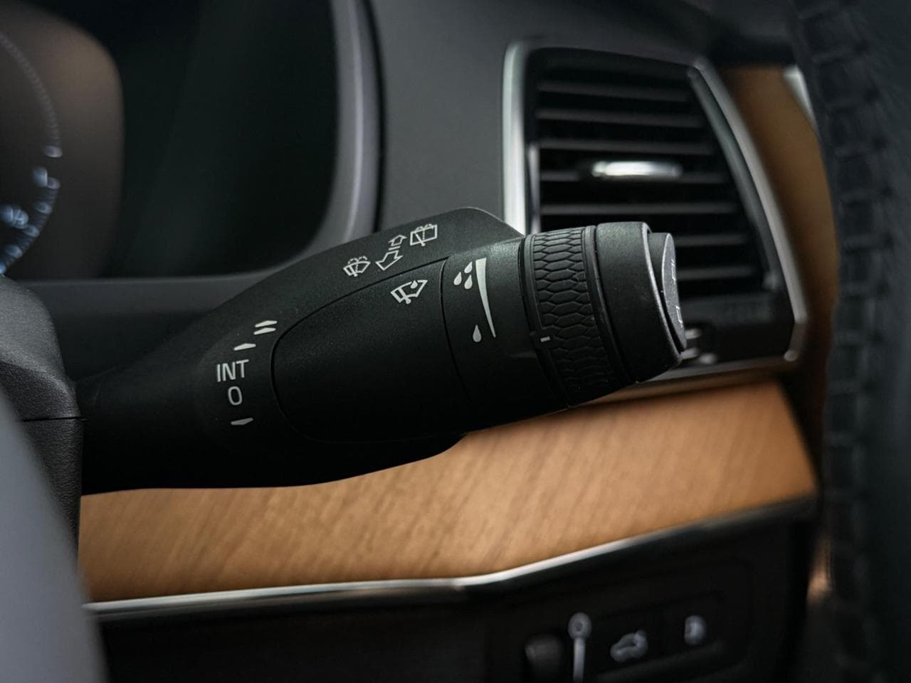 VOLVO XC90 thumbnail Misc Controls