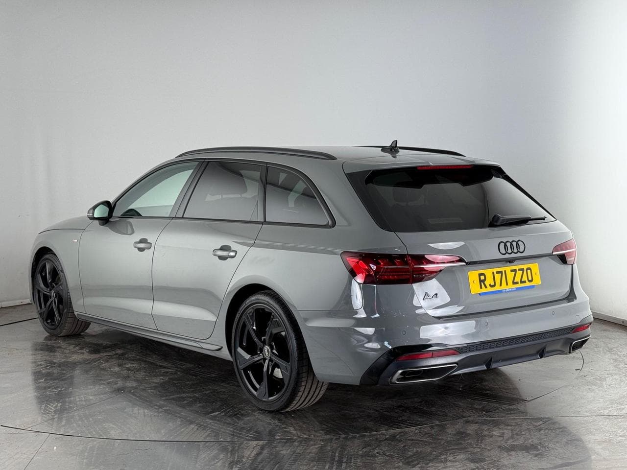 AUDI A4 thumbnail Rear Left