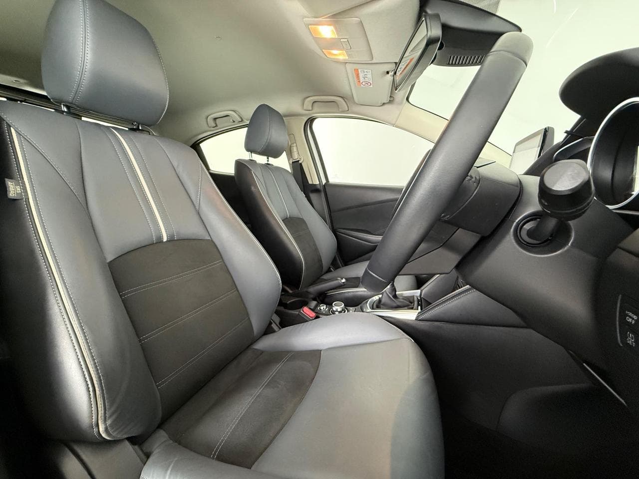 MAZDA 2 thumbnail Seat Driver