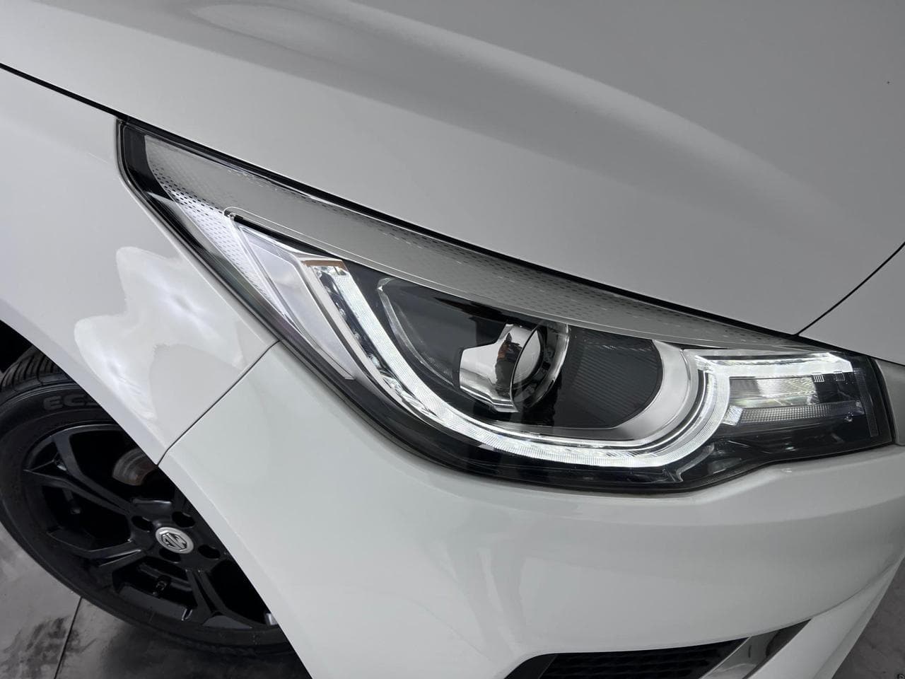 MG MG3 thumbnail Lights Front