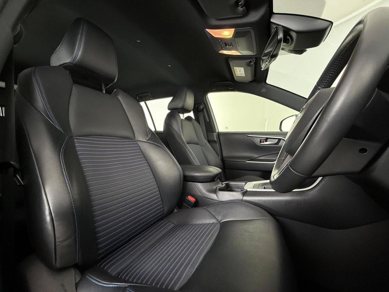 TOYOTA RAV4 thumbnail Seat Driver