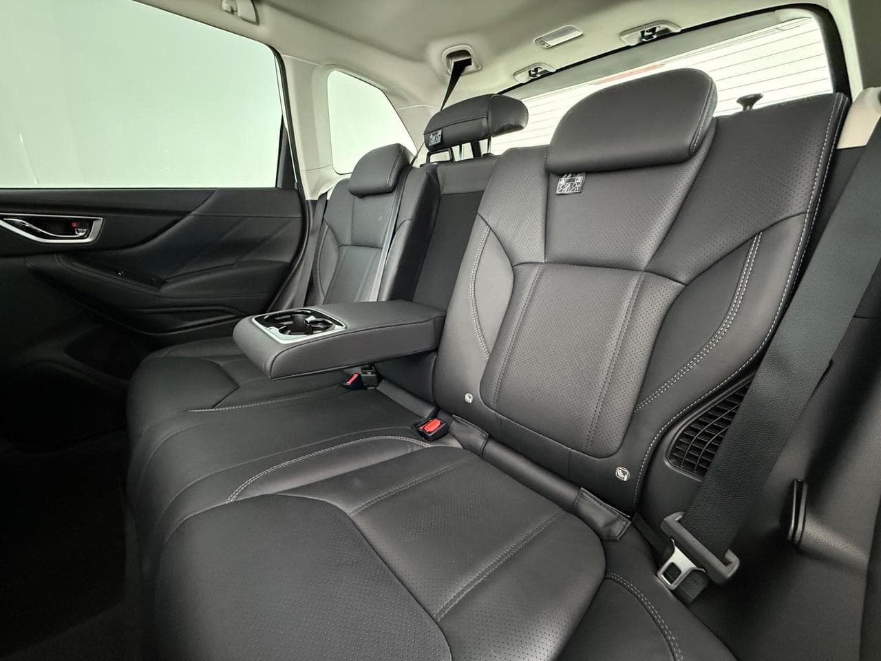 SUBARU Forester thumbnail Seats Rear