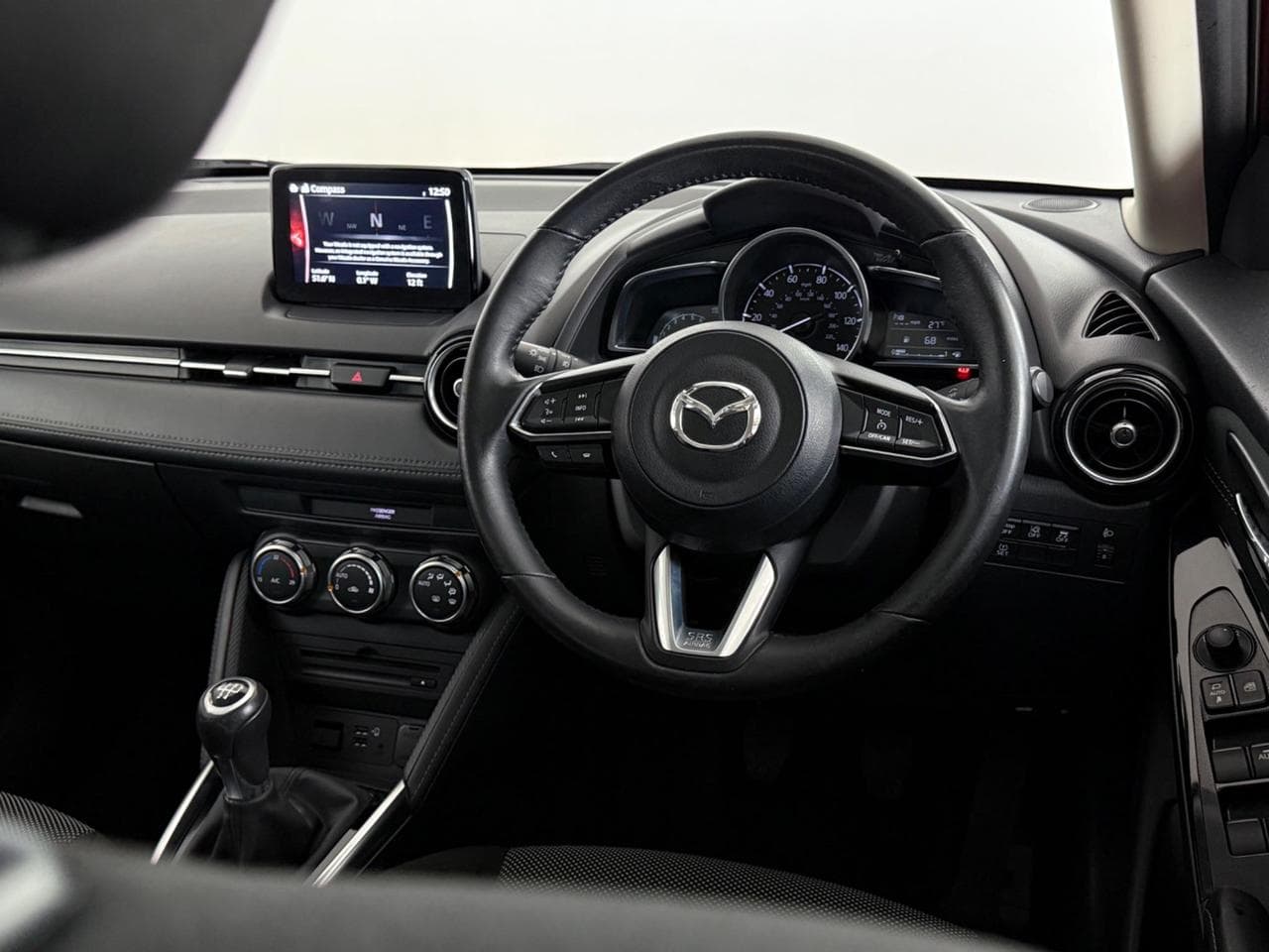 MAZDA 2 thumbnail Steering Wheel