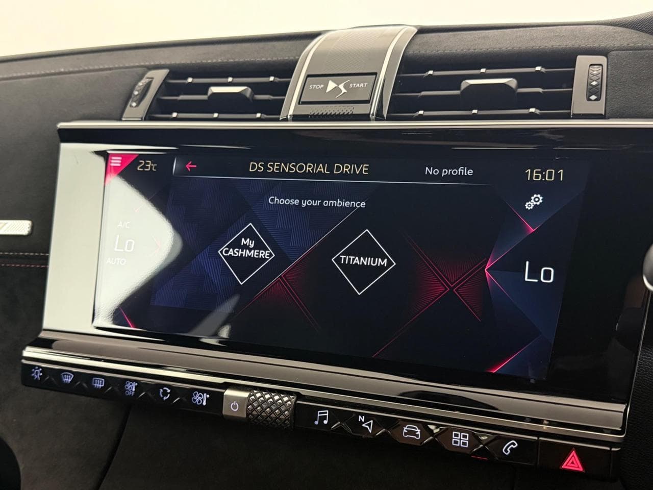 DS 7 Crossback thumbnail Infotainment System
