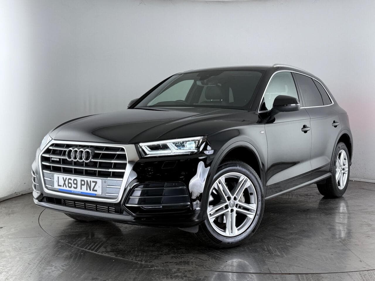 AUDI Q5 thumbnail Front Left