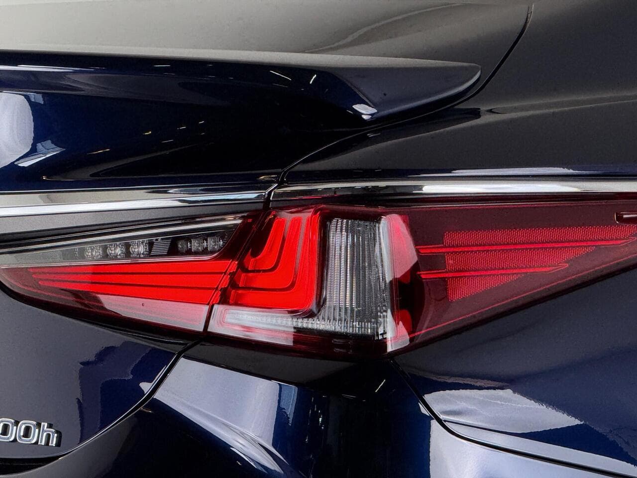 LEXUS ES thumbnail Lights Rear