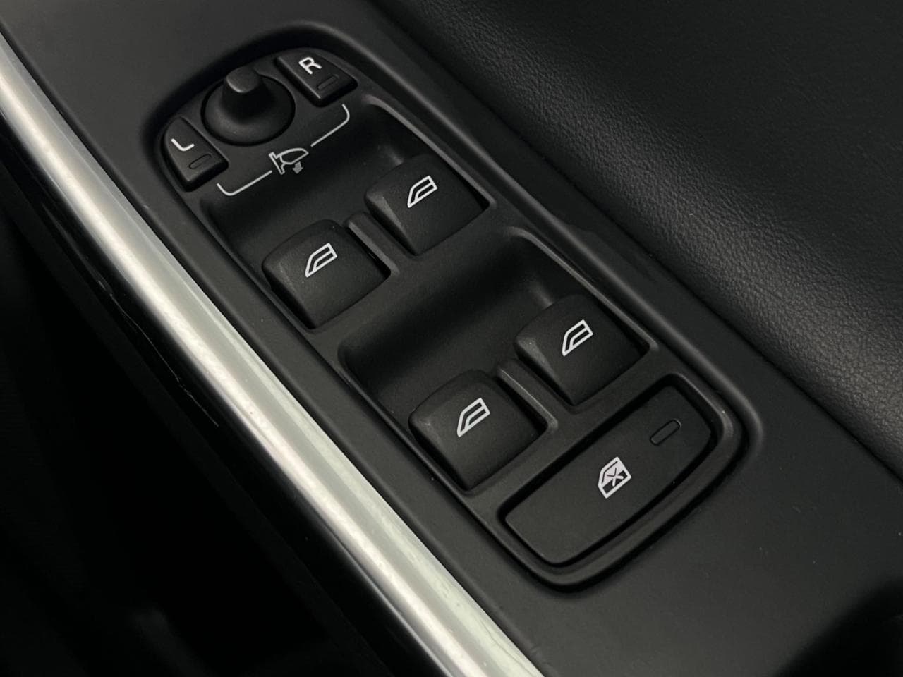 VOLVO S60 thumbnail Misc Controls