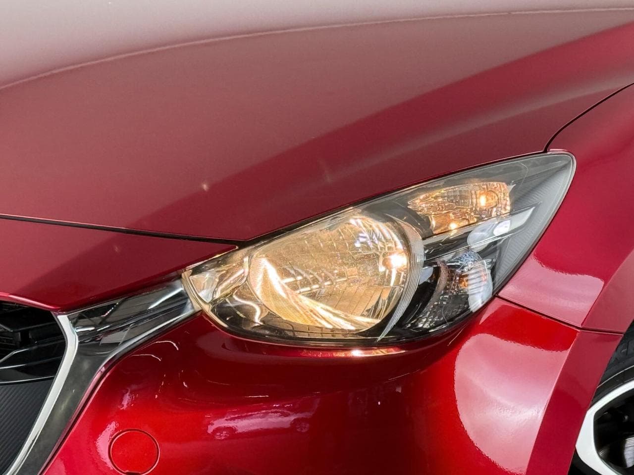 MAZDA 2 thumbnail Lights Front