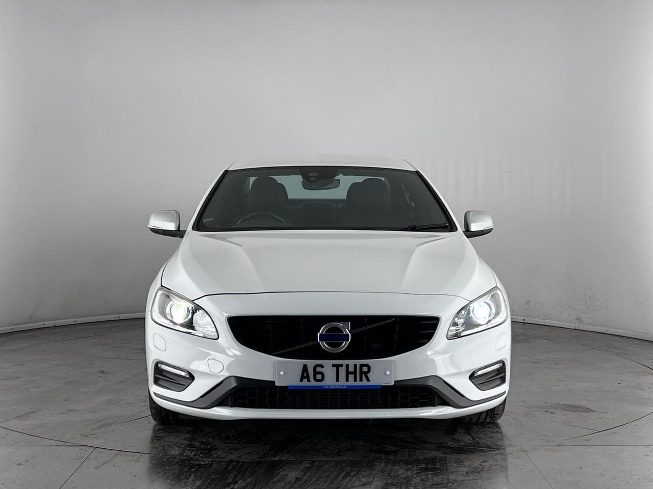 VOLVO S60 thumbnail Front