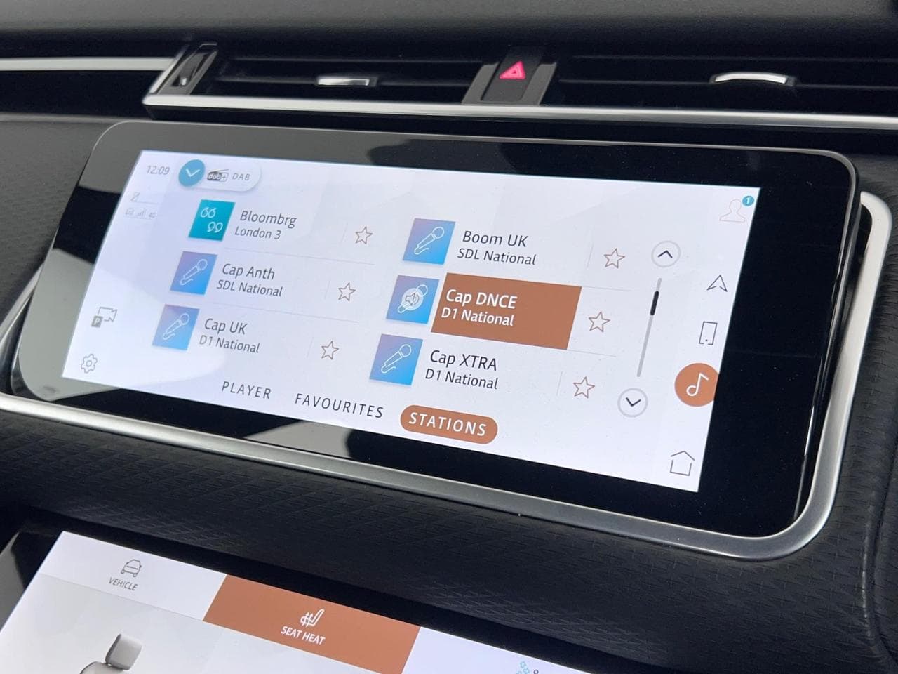 LAND ROVER Range Rover Velar thumbnail Infotainment System