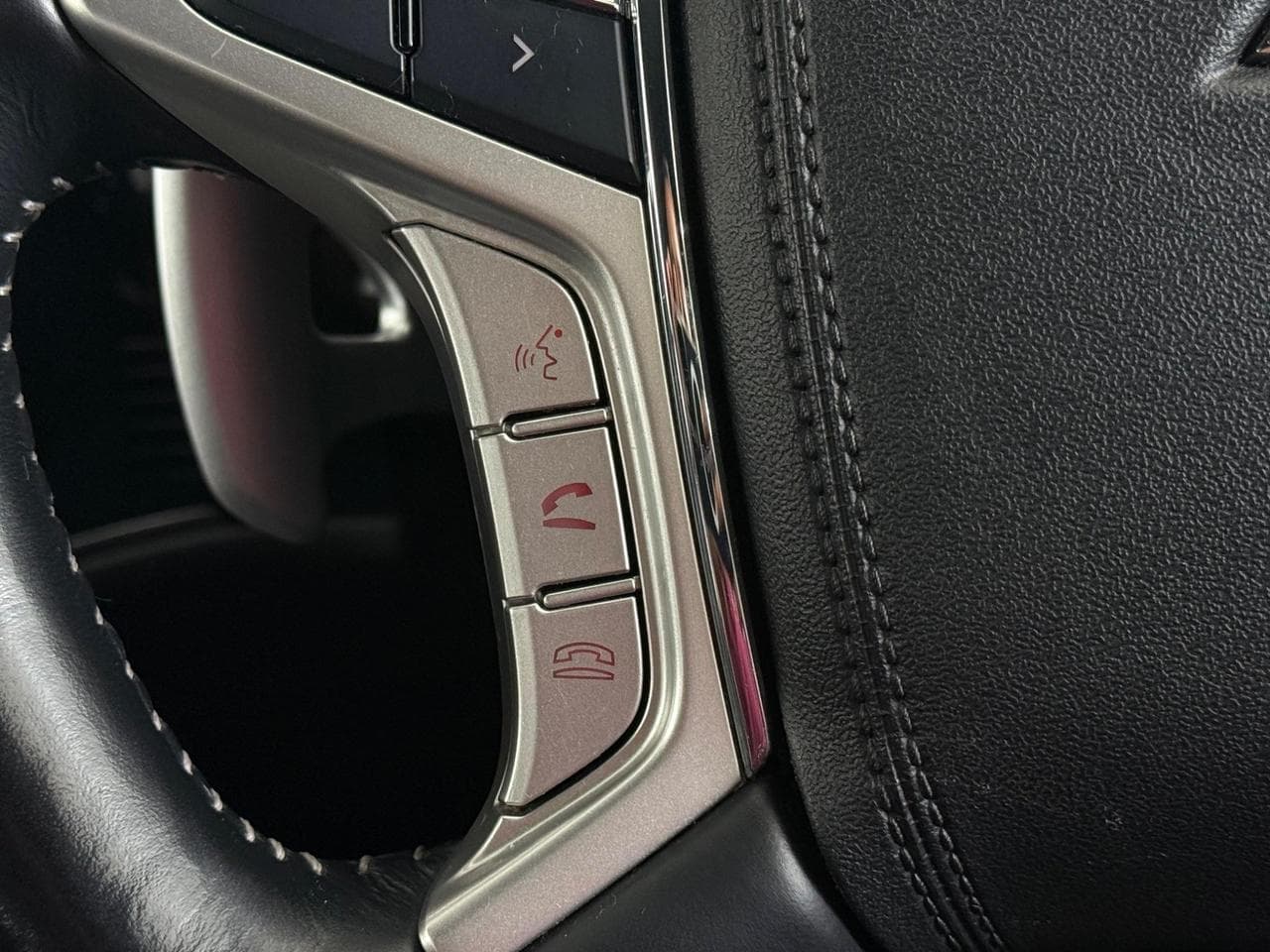 MITSUBISHI Outlander thumbnail Misc Controls