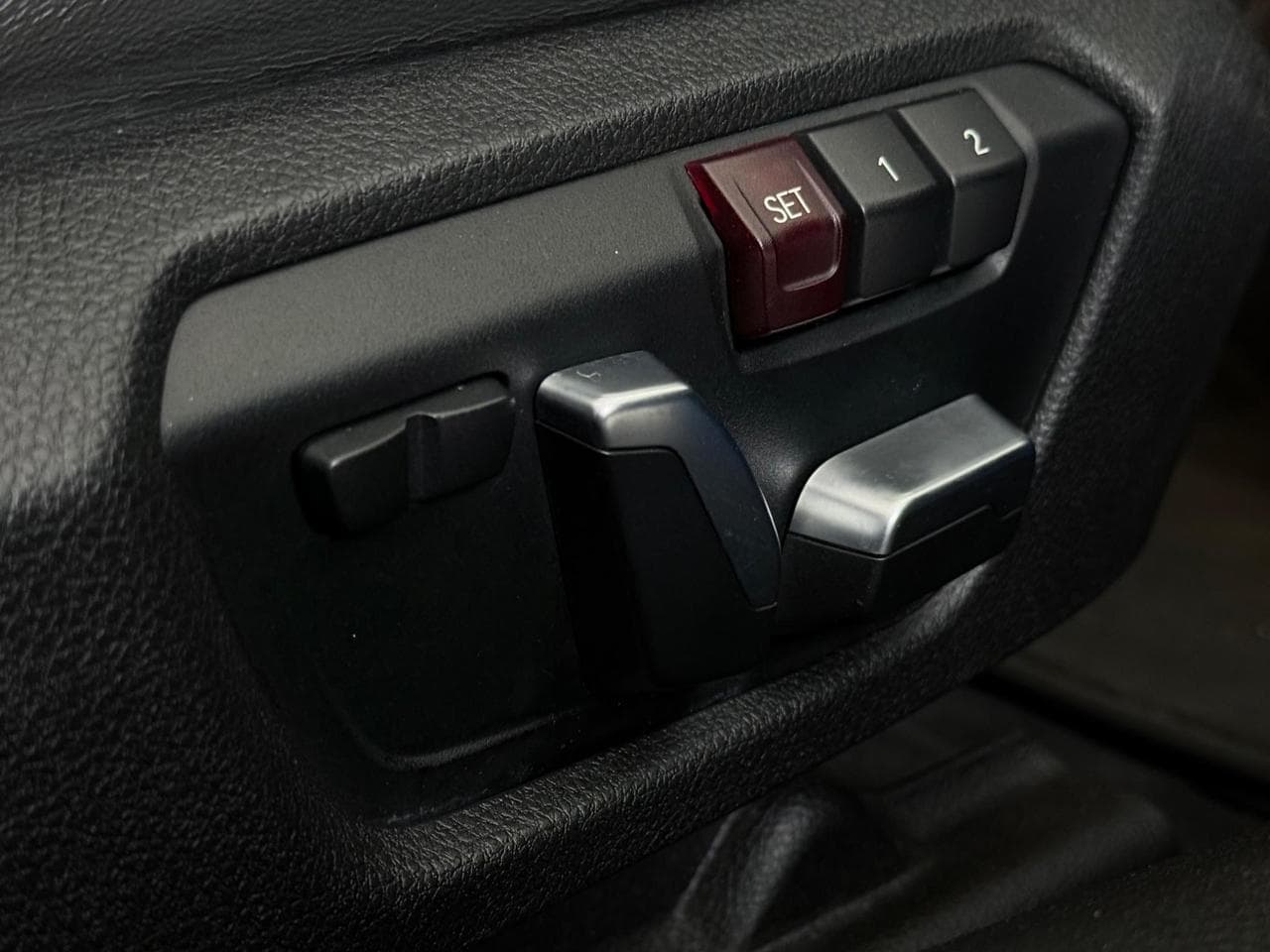 BMW 4 Series thumbnail Misc Controls