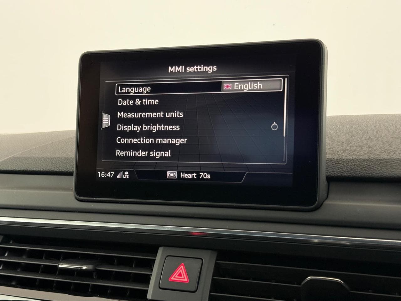 AUDI A4 thumbnail Infotainment System