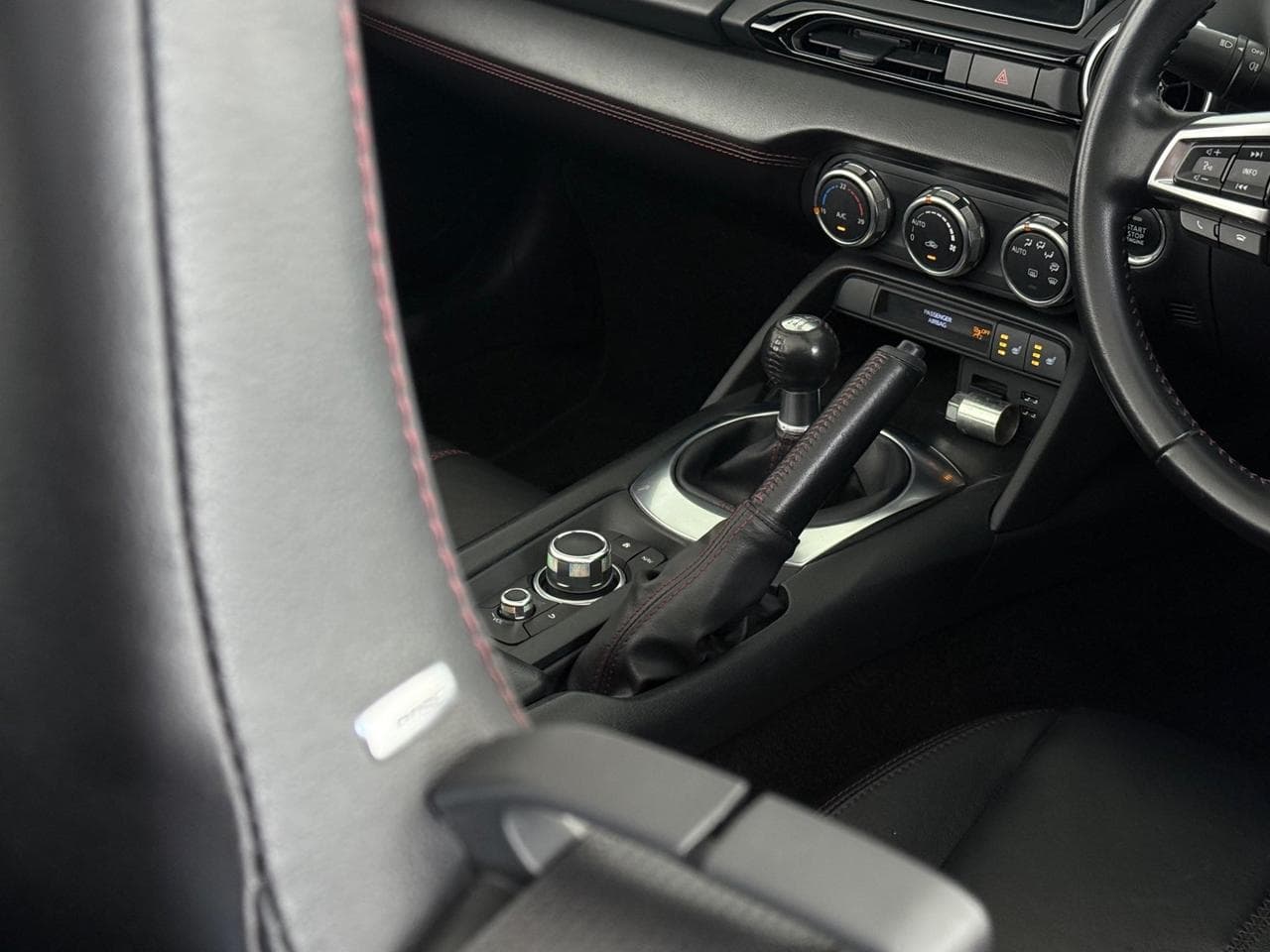 MAZDA MX-5 thumbnail Interior Front