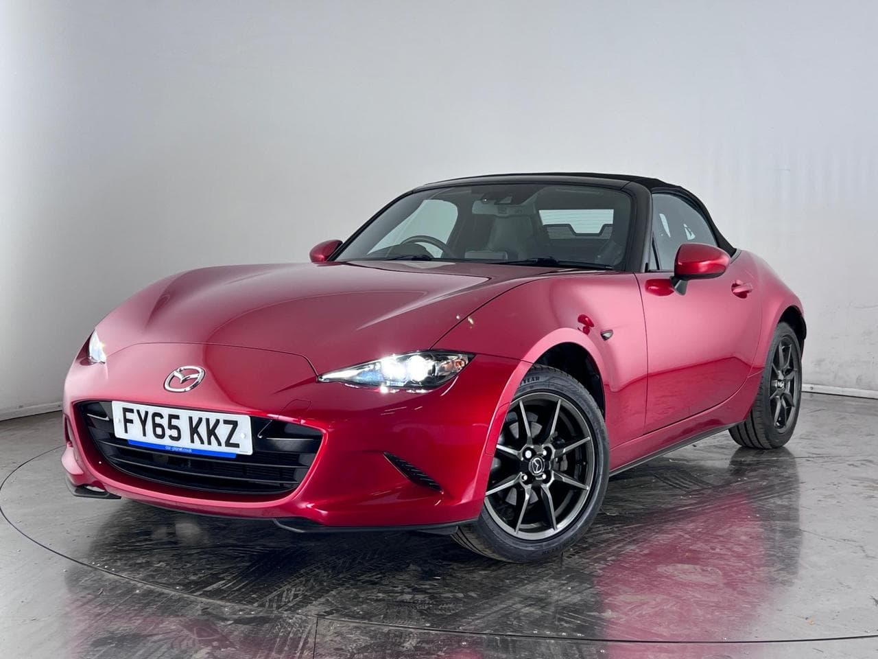 MAZDA MX-5 thumbnail Front Left