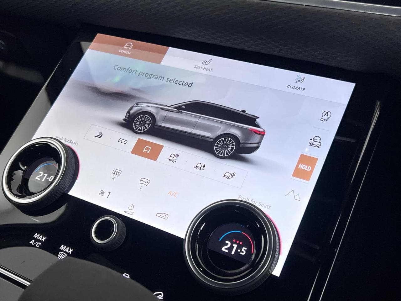 LAND ROVER Range Rover Velar thumbnail Infotainment System